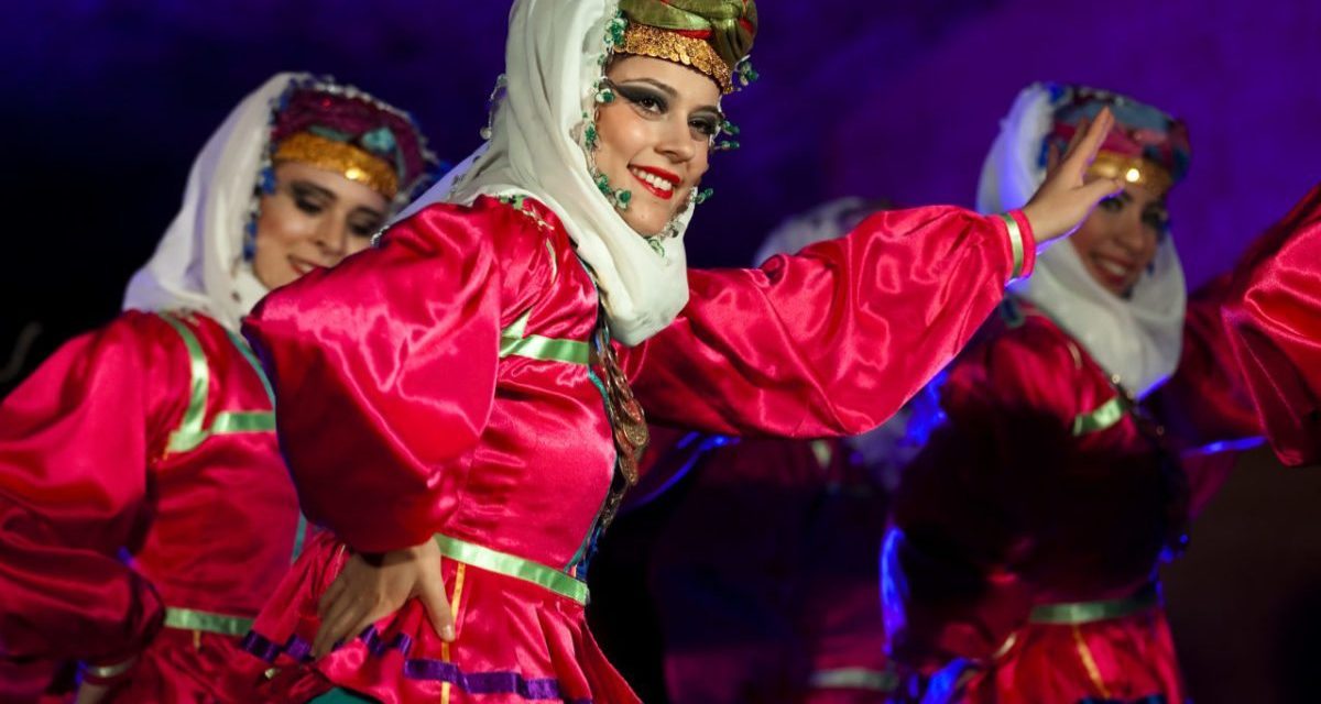 Török néptáncosok menekültek Magyarországra