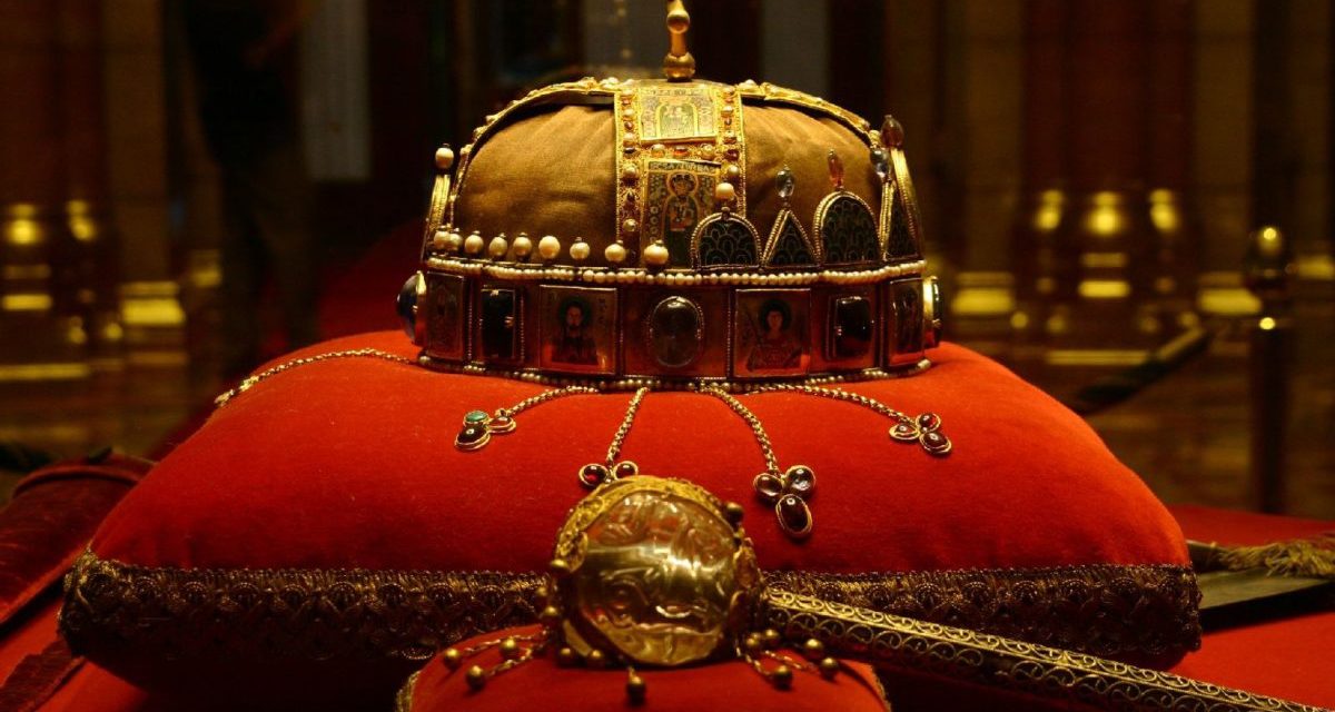 <span class="entry-title-primary">Negyven éve kapta vissza Magyarország a Szent Koronát</span> <span class="entry-subtitle">Kádár Jánosnak távol kellett maradnia az eseményről – de a tuvai sámán azóta már dobolhatott körülötte</span>