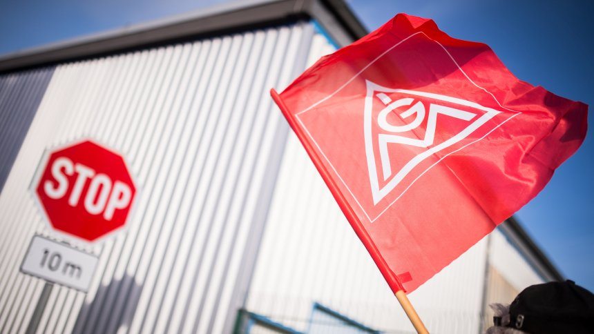 <span class="entry-title-primary">Egynapos sztrájkot tart a jövő héten a legnagyobb szakszervezet</span> <span class="entry-subtitle">A helyszín: Németország</span>