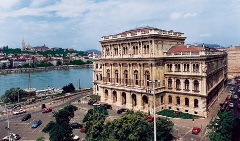 <span class="entry-title-primary">A magyar nyelvről – angolul</span> <span class="entry-subtitle">2012 és 2016 között ötven nyelvész részvételével zajlott nagyszabású kutatás nyolc munkacsoportban</span>