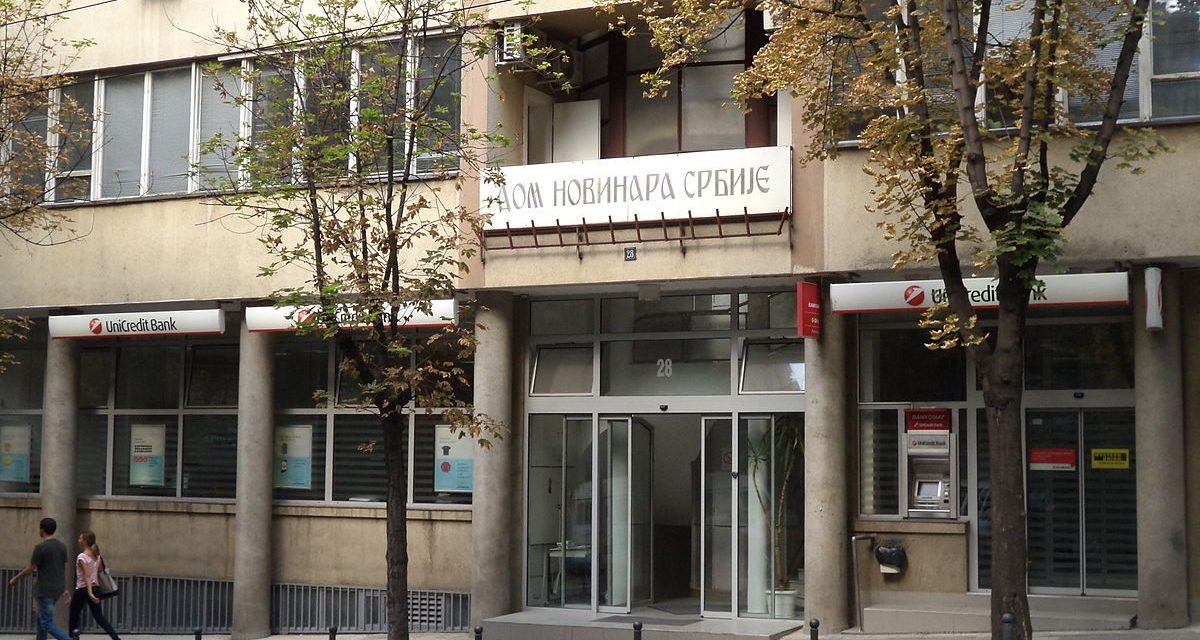 Zaklatják az újságírókat Belgrádban