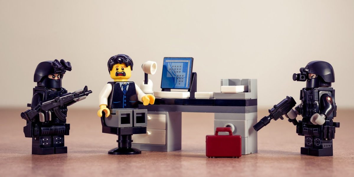 SZÚE: Megengedhetetlen, hogy újságírók szerepeljenek a nemzeti tanácsok választási listáin