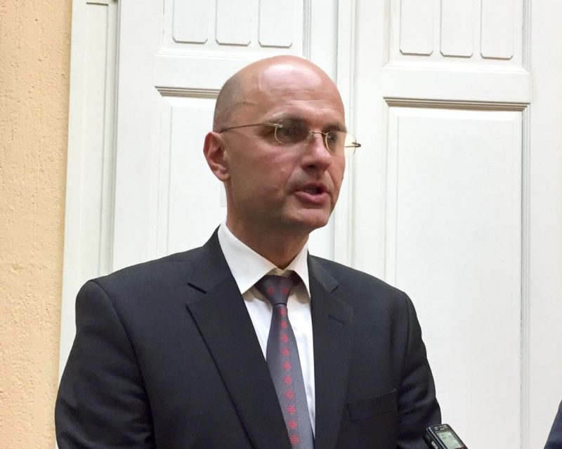 <span class="entry-title-primary">Újra feszültté válhat a horvátok és bunyevácok közötti viszony</span> <span class="entry-subtitle">Slaven Bačić nyílt levele Pásztor Istvánhoz és Igor Mirovićhoz</span>