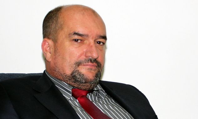 Gyújtópalackot dobtak a KMKSZ központi irodájára Ungváron