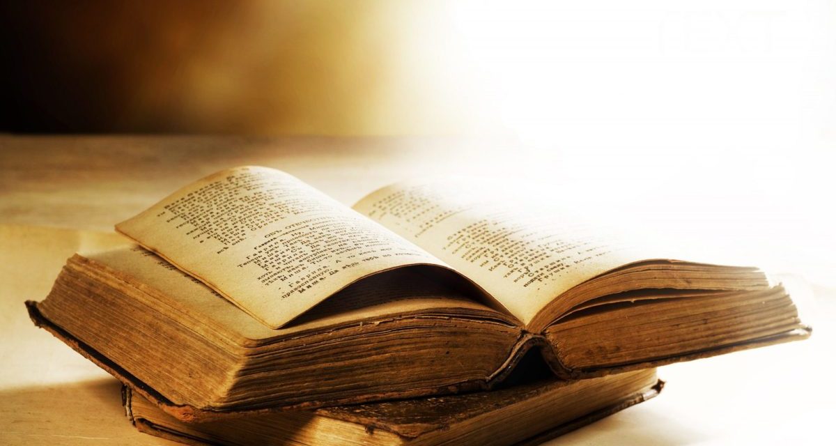 <span class="entry-title-primary">Andruskó Károly által aláírt minikönyvre is lehet licitálni</span> <span class="entry-subtitle">Dedikált könyvek árverése</span>