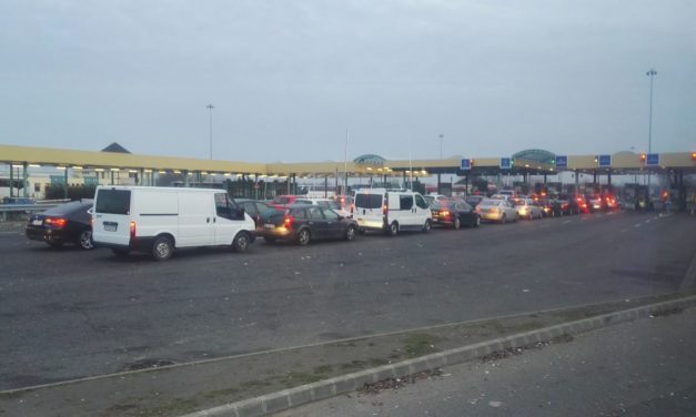 Határhelyzet: Rendszerleállás a magyar oldalon, szünetel a forgalom az átkelőkön