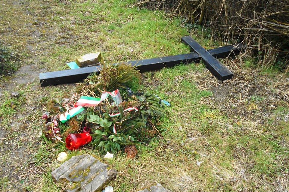 Ismeretlenek döntötték le a verbászi emlékkeresztet
