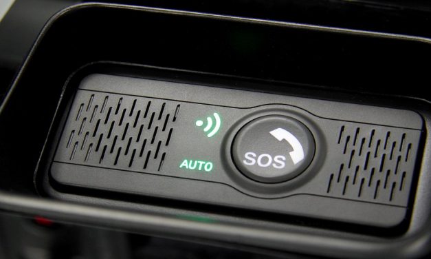 Március végétől minden új autóban kötelező az automatikus segélyhívó
