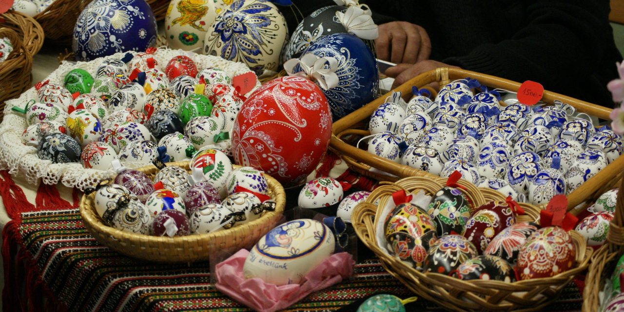 <span class="entry-title-primary">Húsvéti hagyományok</span> <span class="entry-subtitle">Élő-elfeledett ünnepi szokásokról dióhéjban</span>