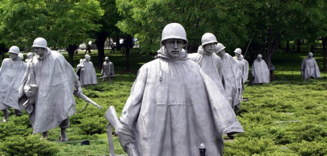 <span class="entry-title-primary">Vámháború: fix – atomháború: nix (Trumpizmusok)</span> <span class="entry-subtitle">Az amerikai elnök egyetlen nap alatt „meghalasztotta” egy acélmunkás apját és felélesztette a koreai békereményeket</span>