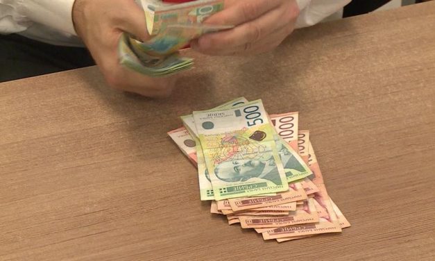 Januárban négyszázhuszonkét euró volt az átlagkereset