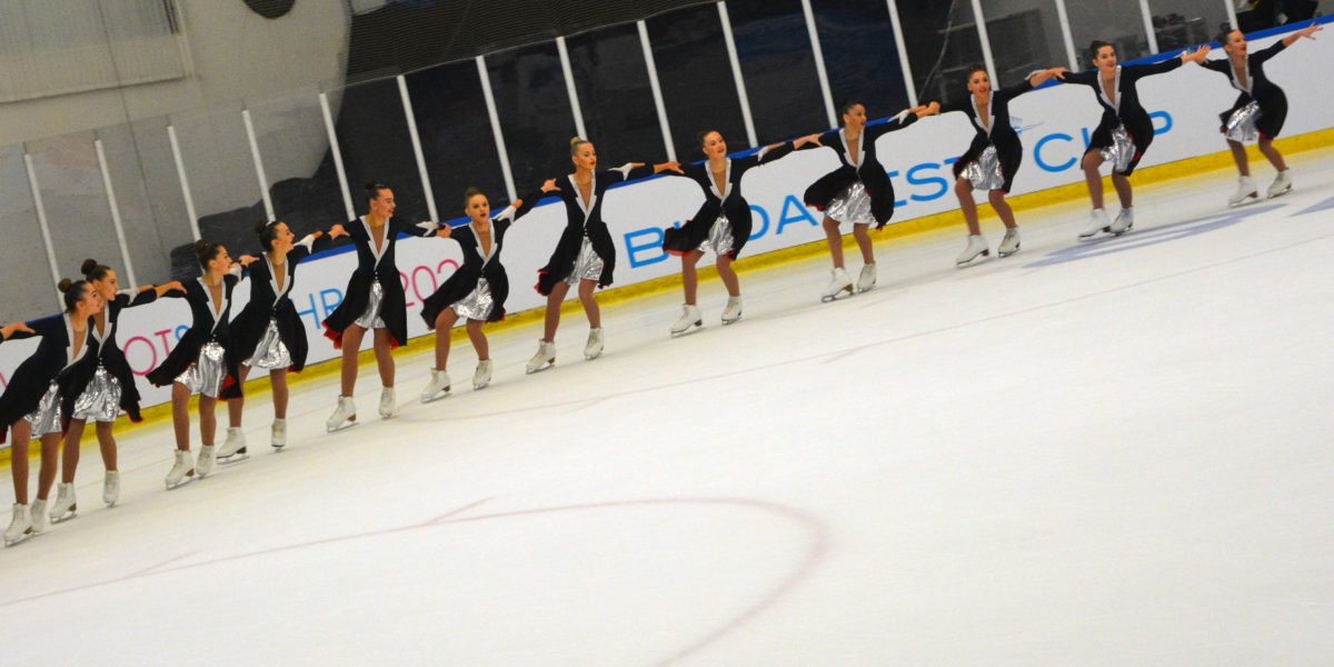 <span class="entry-title-primary">Látványos sportággal búcsúzik Budapesten a tél</span> <span class="entry-subtitle">Avagy mit csinál sok lány egyszerre a jégen</span>