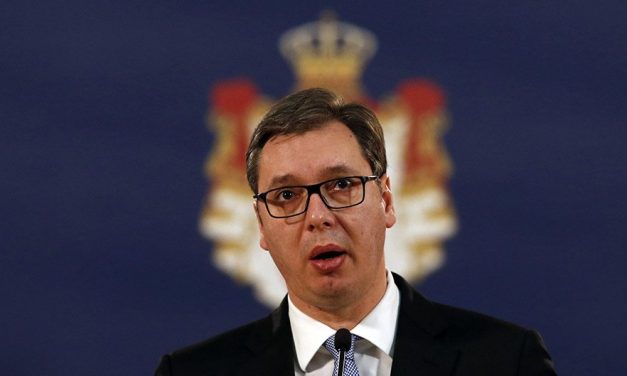 Vučić: Nem csökkenthetik a hangerőt, amíg én beszélek!