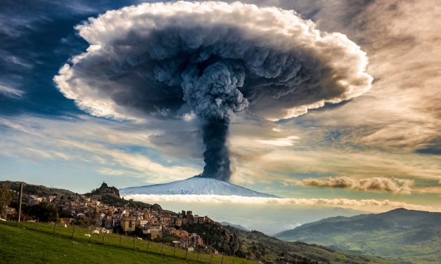 A Földközi-tenger felé csúszik az Etna