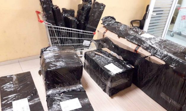 Nagy mennyiségű gázfegyvert találtak egy futárszállítmányban