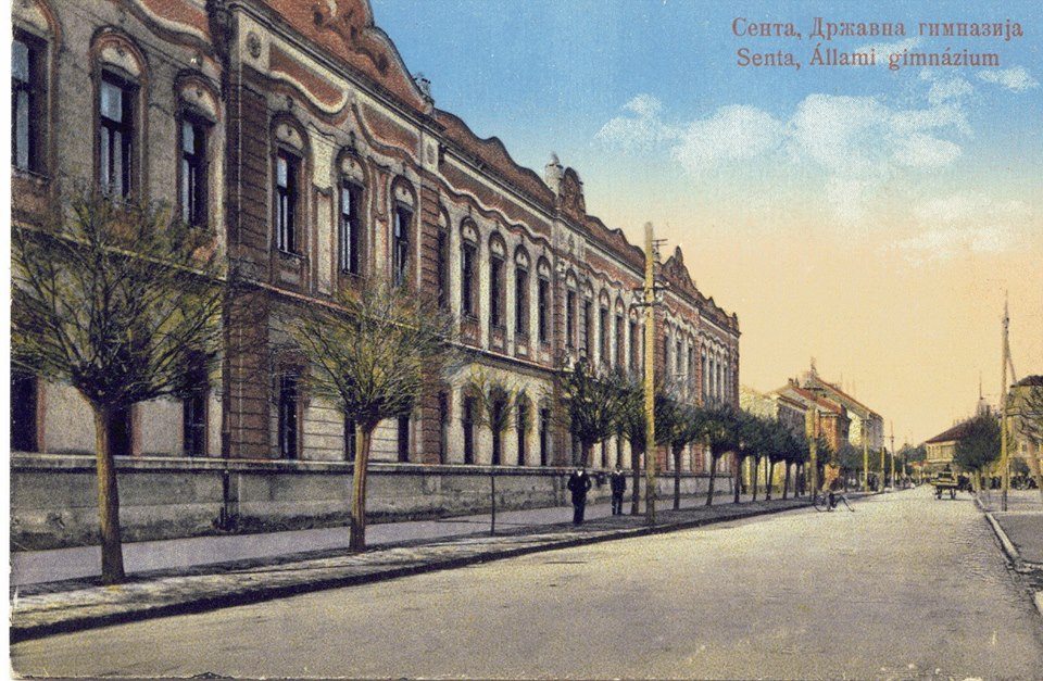 Zenta: Milyen volt a gimnázium eredeti színe?