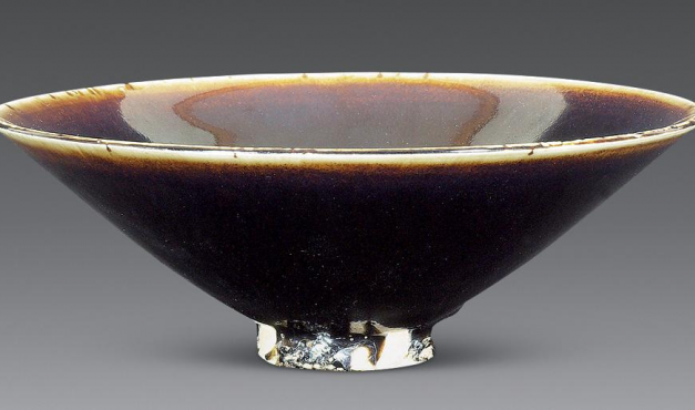 Több mint 4 millió dollárért kelt el egy kínai kerámiatál New Yorkban