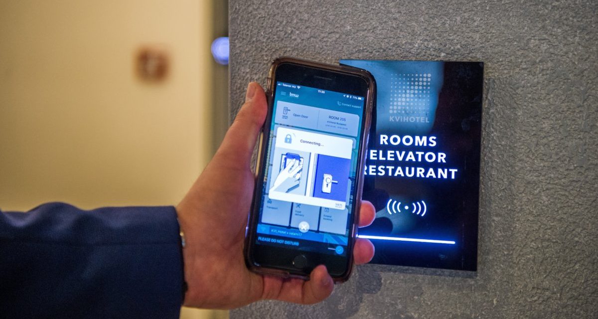 Megnyílt Európa első okostelefonnal vezérelhető szállodája Budapesten