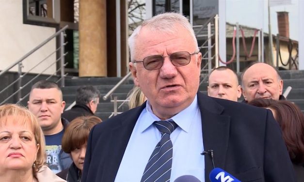 Šešelj a Danas újságíróját fenyegette