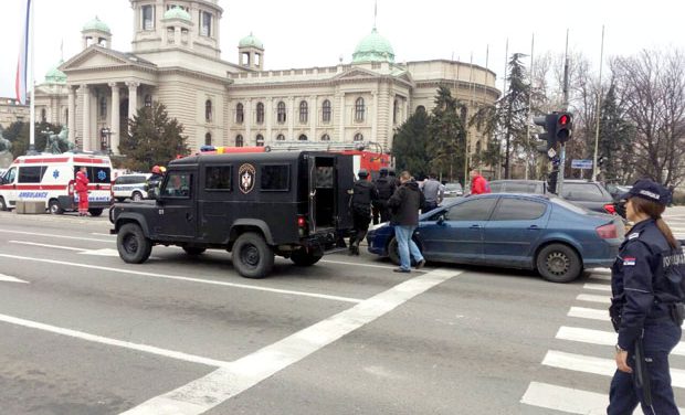 A parlament előtt akarta magát felrobbantani egy férfi
