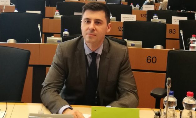 Deli: A francia elnök veszélyezteti az EU szavahihetőségét a bővítés politikában