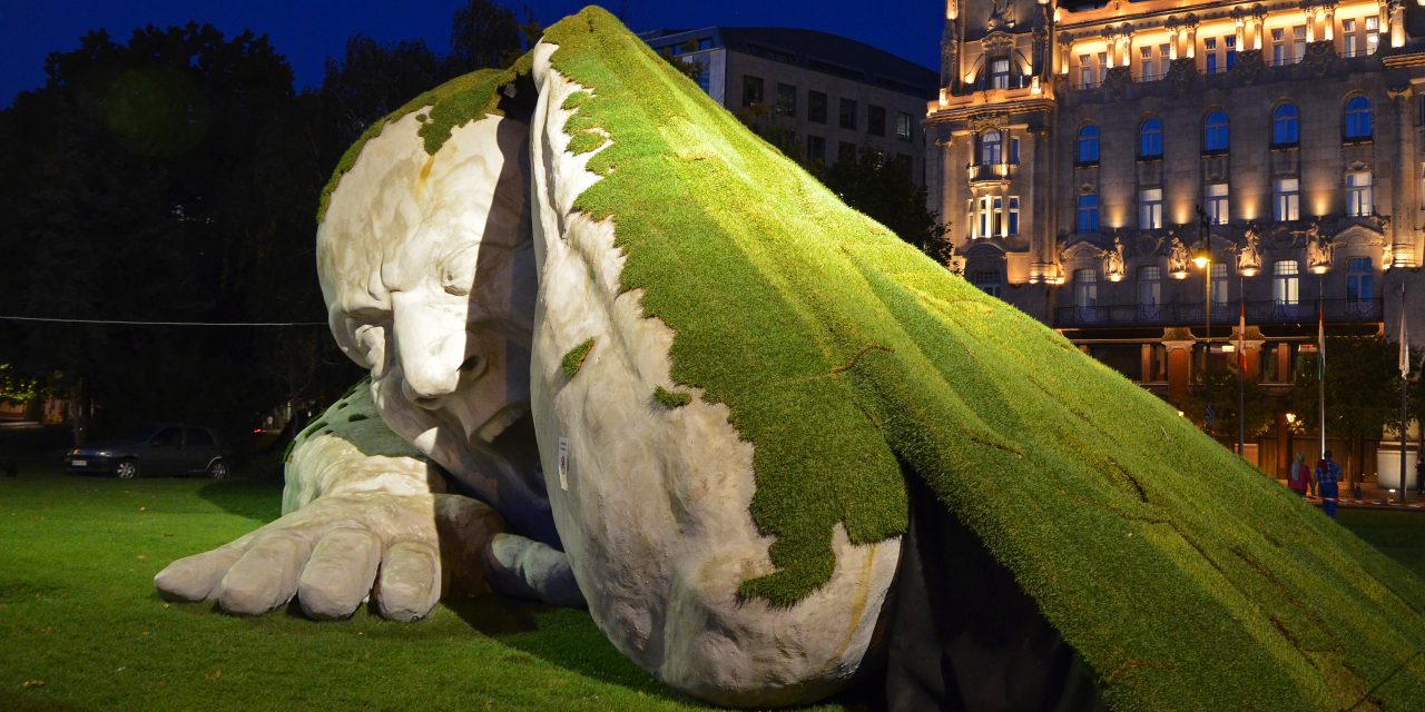 <span class="entry-title-primary">Médiahalál</span> <span class="entry-subtitle">Magyar Nemzet, isten veled! – Lakat a Lánchídon – Válasz nélkül marad a Heti Válasz</span>