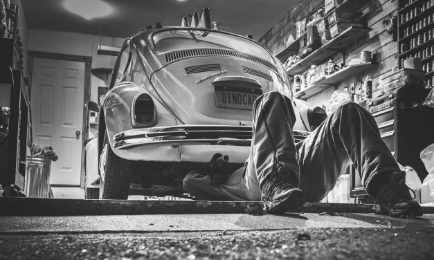 <span class="entry-title-primary">Volkswagen: autógyár, vagy kártyavár?</span> <span class="entry-subtitle">Új vezetők az élen, de kérdéses az „új vállalati kultúra" a világ legnagyobb gépkocsi-konszernjében</span>