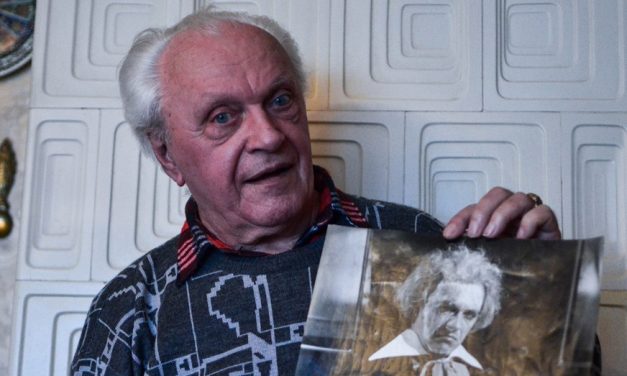 Elhunyt Albert János