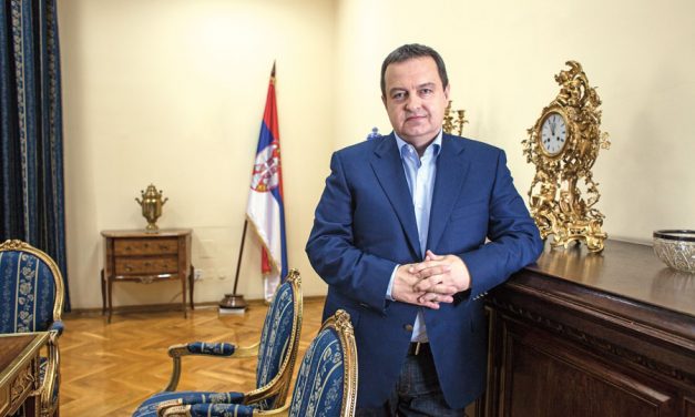 <span class="entry-title-primary">Ivica Dačić: No, mi most aztán jól megbüntetjük a horvátokat!</span> <span class="entry-subtitle">Szerbia ugyanolyan lépéseket tesz Horvátországgal szemben, mint amilyeneket Zágráb tett, amikor nemkívánatos személlyé nyilvánította Aleksandar Vulint</span>