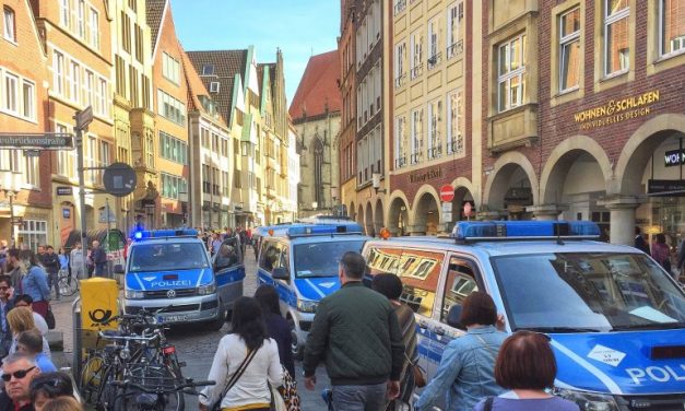 A tömegbe hajtott egy furgon Münsterben, többen meghaltak (Frissítés)