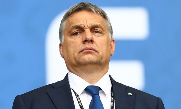 Orbán Viktor Brüsszelben: Az európai demokráciát helyre kell állítani