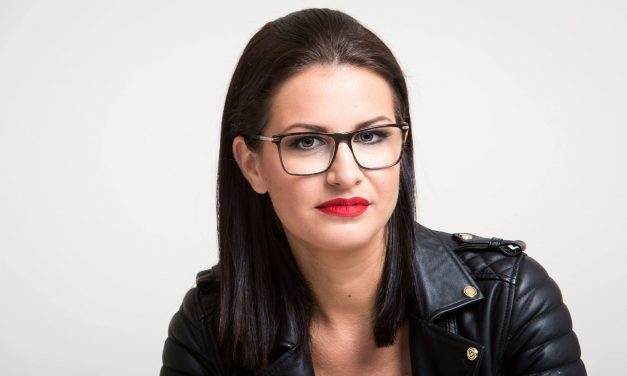 <span class="entry-title-primary">„Szeressem a nőt, aki vagyok, pont úgy, ahogy van”</span> <span class="entry-subtitle">Szentesi Éva: Abban a pillanatban a legnehezebb küzdelem nem a rákkal, hanem az önmagammal szembeni harc volt</span>