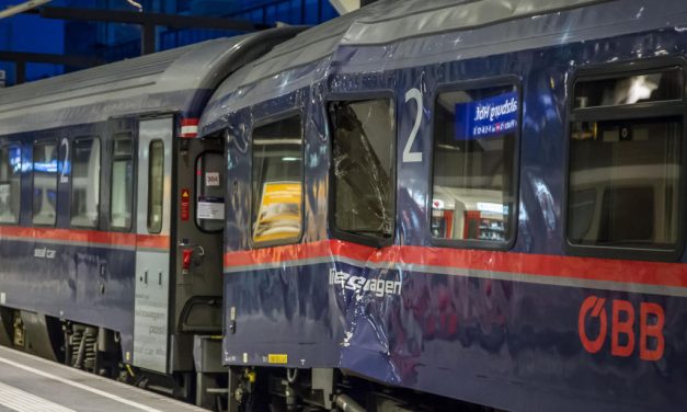 <span class="entry-title-primary">Vonatbaleset Ausztriában – negyvenöten megsérültek</span> <span class="entry-subtitle">Két szerelvény ütközött össze Salzburgban</span>
