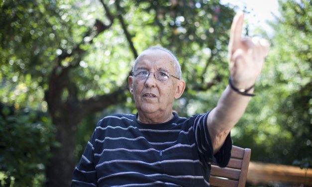 „Okostelefont vettél a gyerekednek? Miért nem vettél neki rögtön egy gramm kokaint is?”