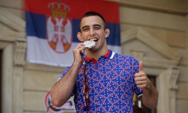 Nemes Viktor átvette a Májusi-díjat