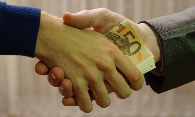 Őrizetbe vették a hálapénzt kérő orvost