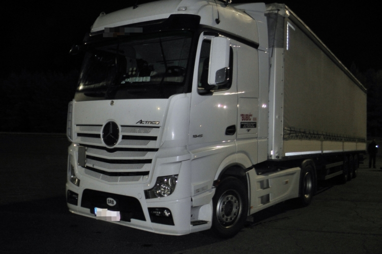 <span class="entry-title-primary">Szerb kamionban bújtak meg</span> <span class="entry-subtitle">Két afgán férfi próbált meg Tompánál jogellenesen bejutni Magyarország területére</span>