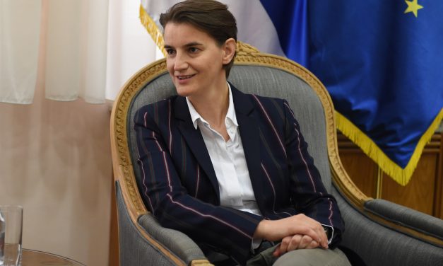 Brnabić: A Szerbia iránti szeretet miatt maradok a kormány élén