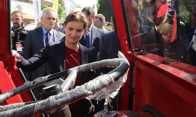 A kormányfő fiatalítaná a falvakat és fejlesztené az élelmiszeripart