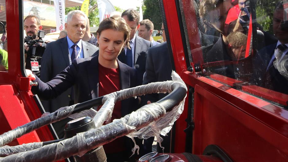 A kormányfő fiatalítaná a falvakat és fejlesztené az élelmiszeripart