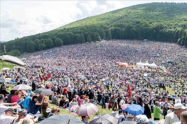 Tízezrek a csíksomlyói búcsúban