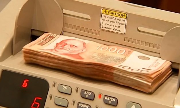 Megháromszorozódott a bankokban a polgárok dinárban félretett pénze