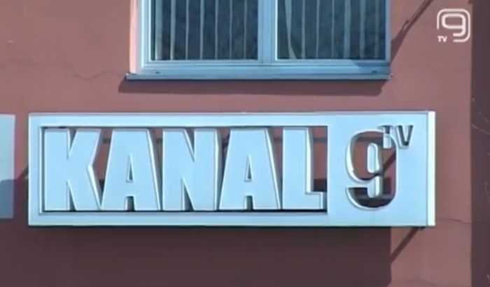 Éhségsztrájkba kezdett az újvidéki Kanal 9 televízió tulajdonosa