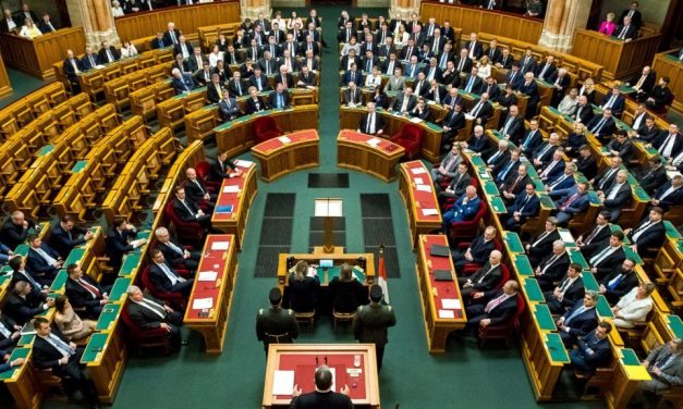 <span class="entry-title-primary">A történelem serpenyőjében</span> <span class="entry-subtitle">Magyarország és Vajdaság „legfelelősebb” pártjairól</span>