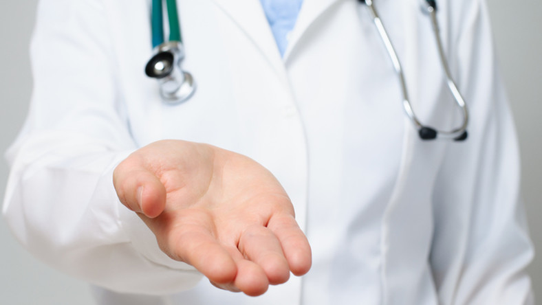 Hálapénz miatt tartóztattak le egy orvost Szerbiában