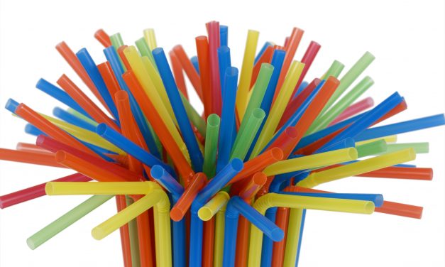 Az Európai Unióban is betiltanák a szívószálat