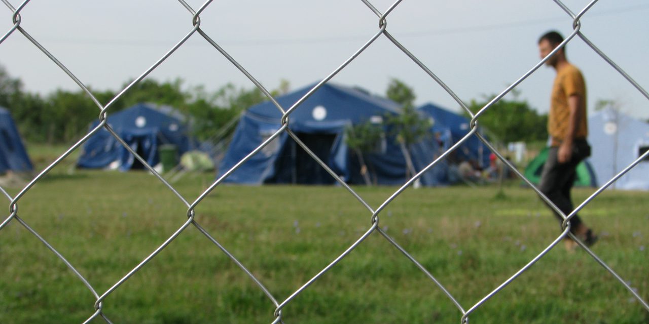 Négyszáz menekültet szállítottak el Vajdaságból