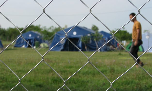 Négyszáz menekültet szállítottak el Vajdaságból