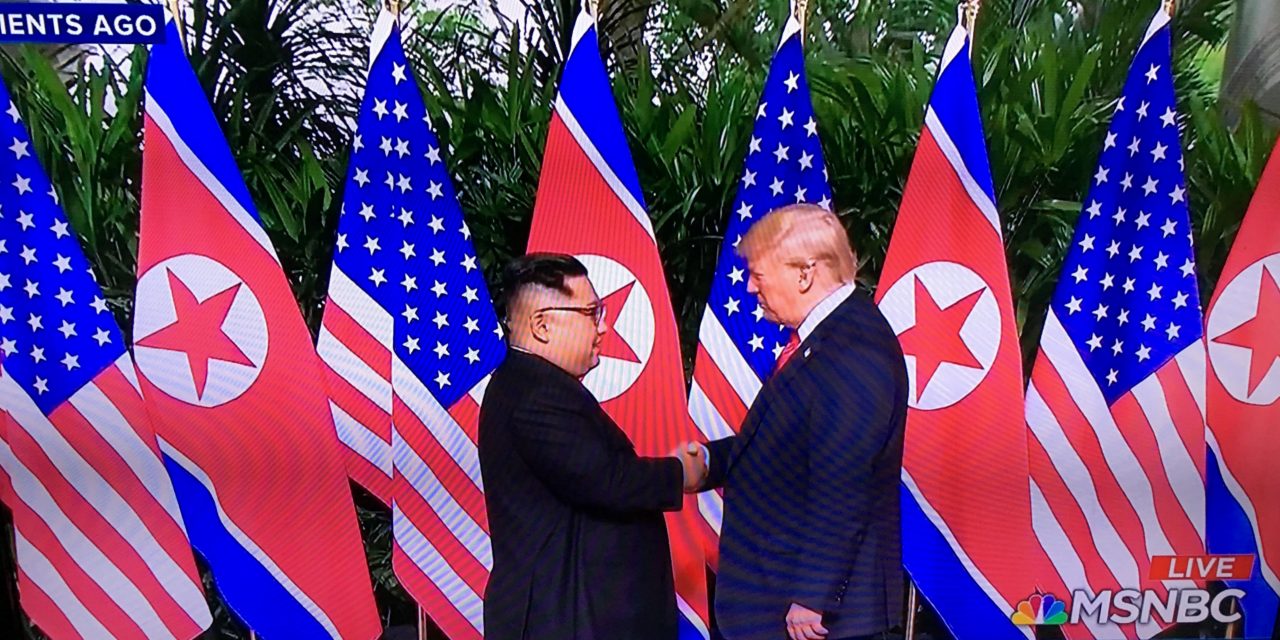 <span class="entry-title-primary">Történelmi kézfogás</span> <span class="entry-subtitle">Trump és Kim Szingapúrban találkozott</span>