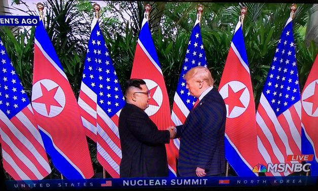 <span class="entry-title-primary">Történelmi kézfogás</span> <span class="entry-subtitle">Trump és Kim Szingapúrban találkozott</span>